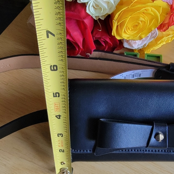 KATE SPADE Elegant Black Bow Fanny pack With Adjustable Belt Closure. - Picture 7 of 9